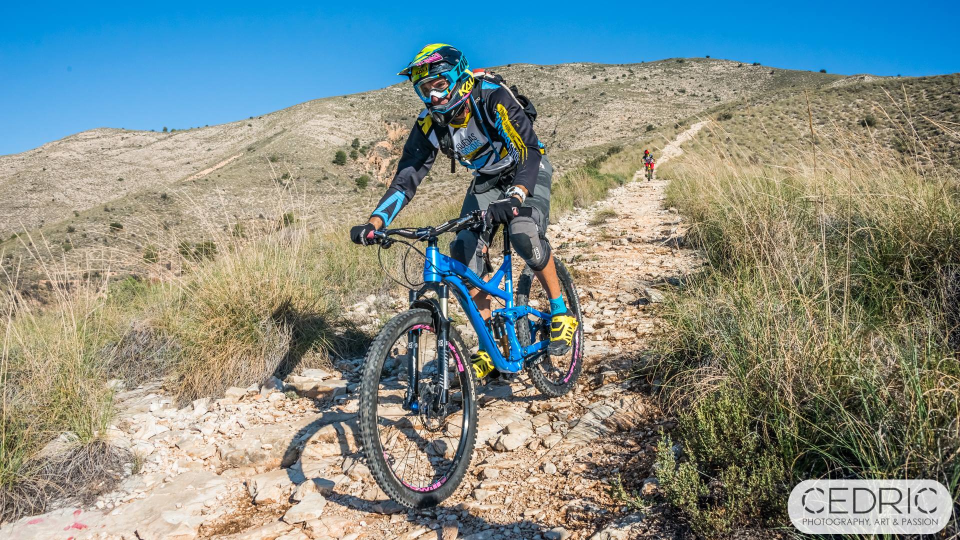 Que casco bicicleta es mejor para hacer o All-Mountian?