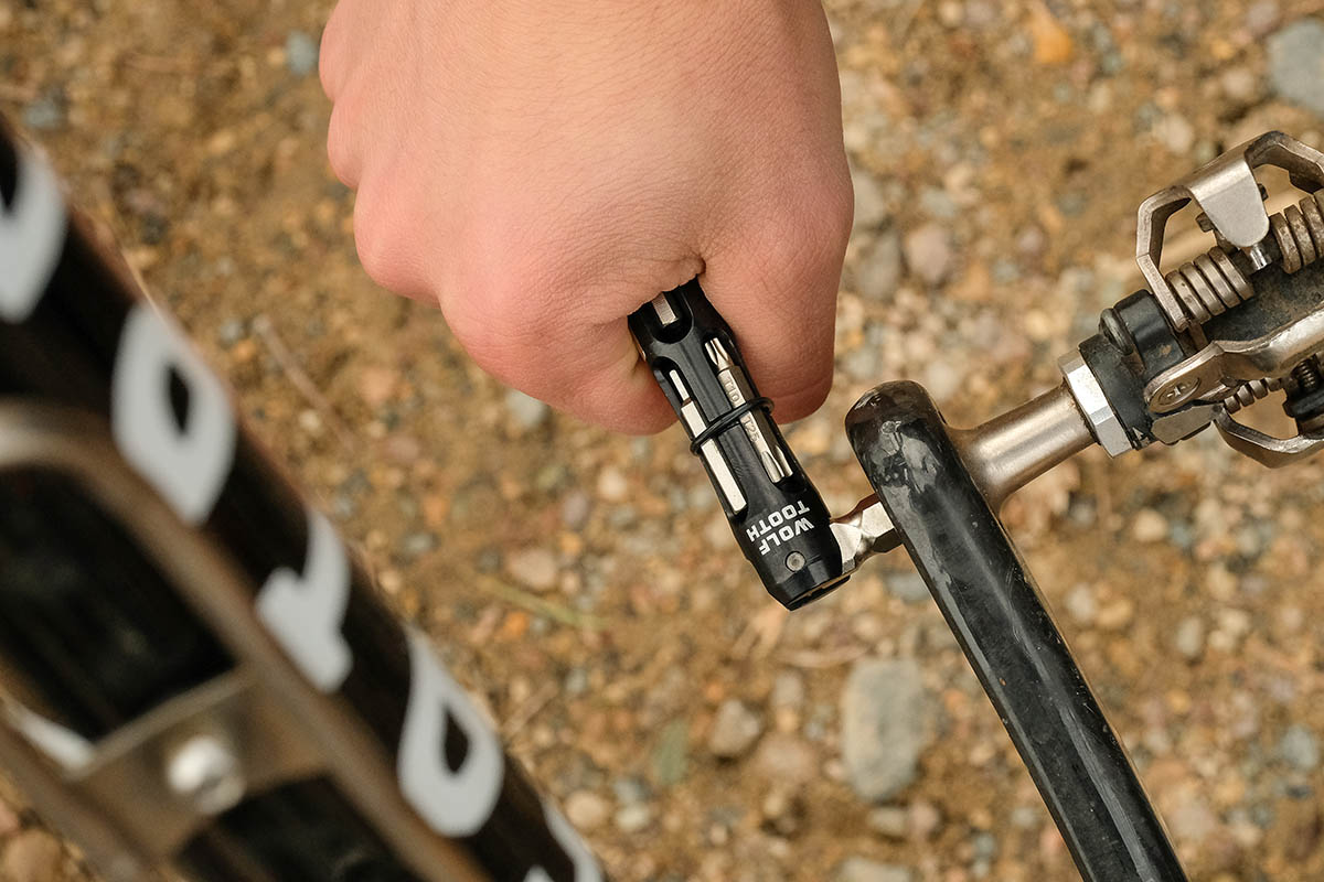 La multiherramienta de acero inoxidable para bicicletas que se puede  guardar en el manillar