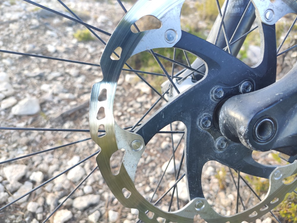 5 tornillos ciclistas olvidan de revisar en la mountain bike