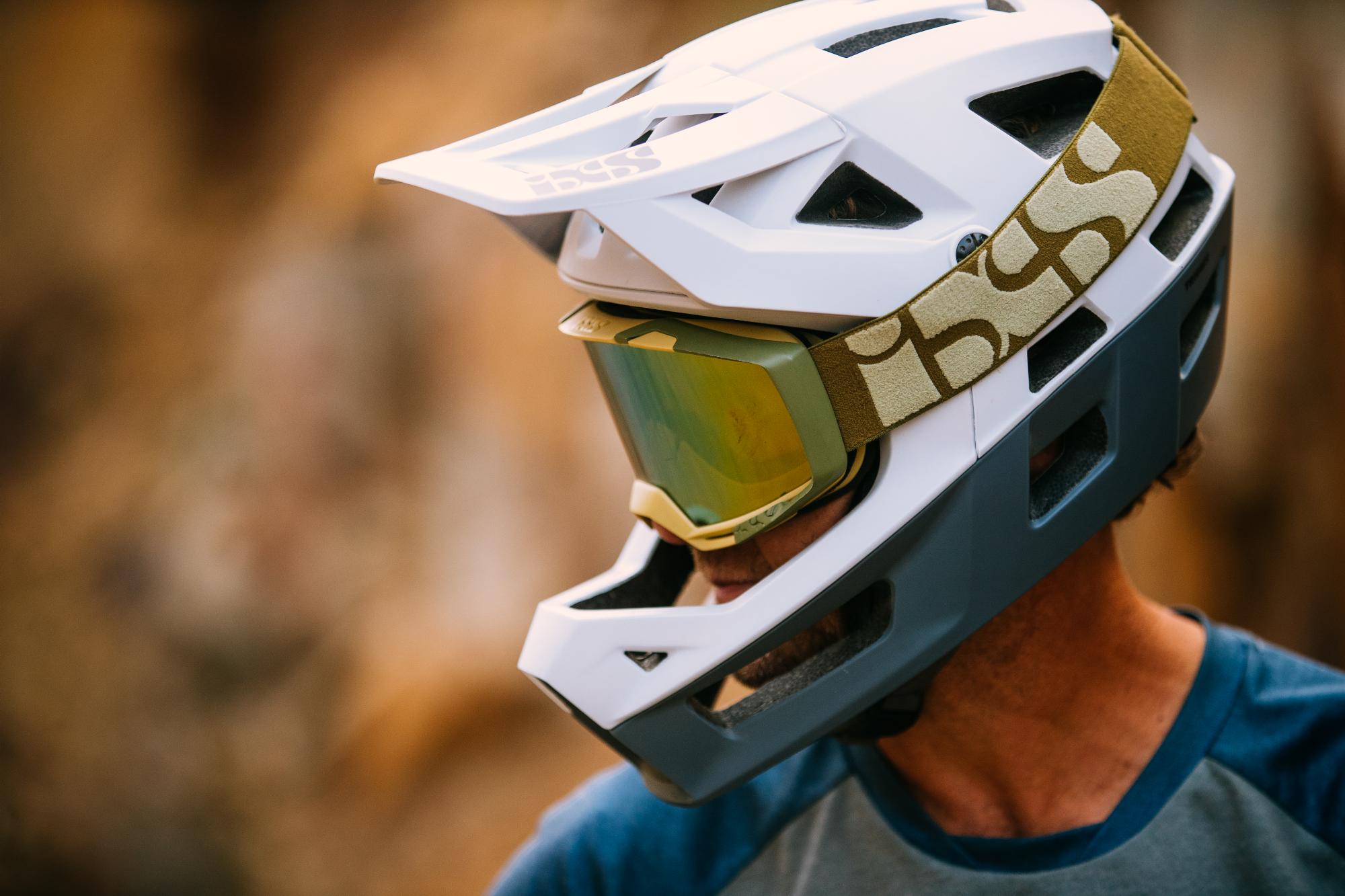 CASCO LIGERO 100% TRAJECTA PARA ENDURO