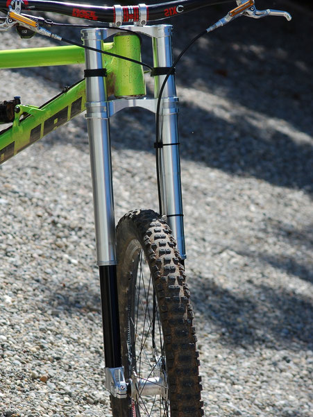 Intend las horquillas invertidas para Enduro y Downhill