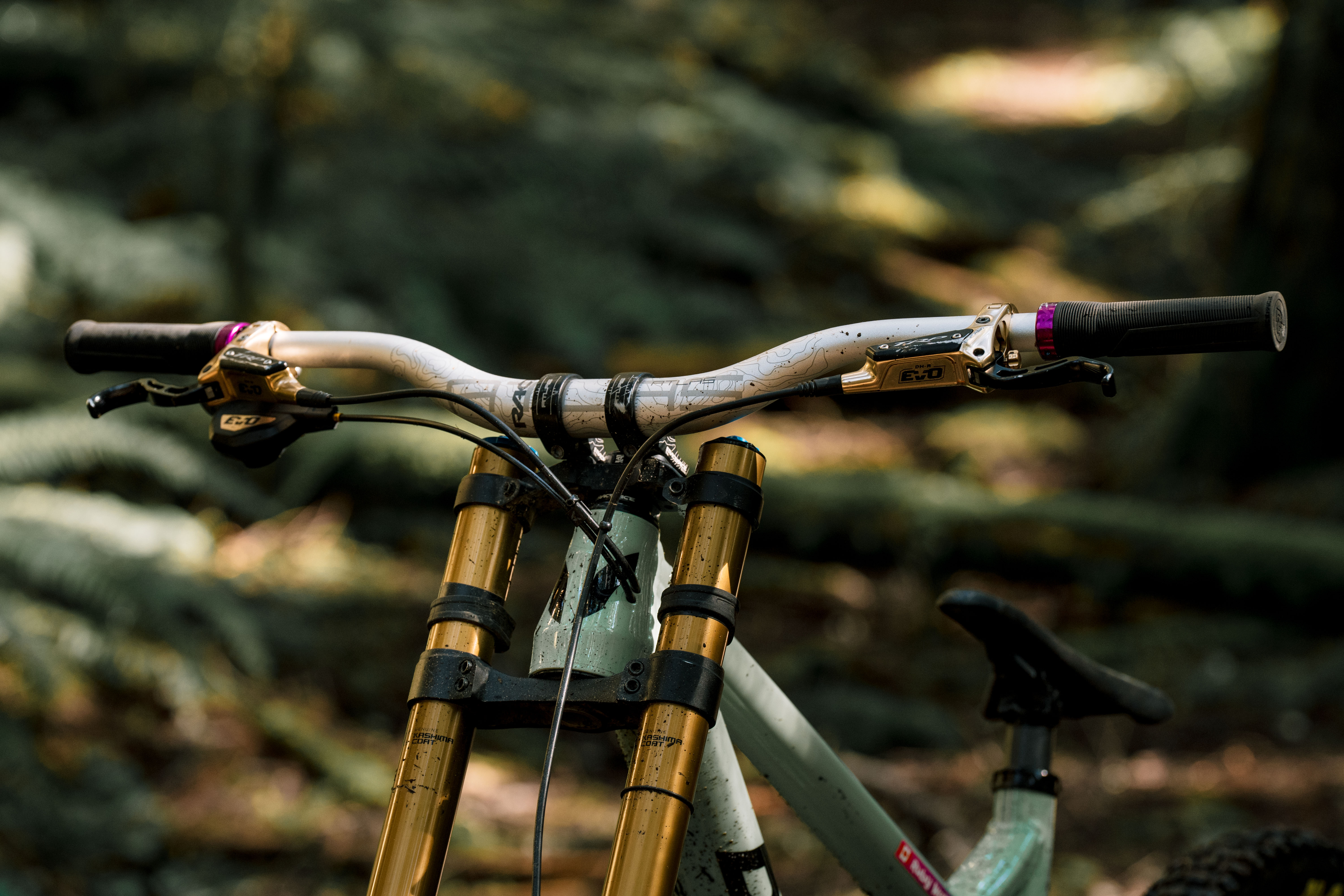 Manillar Race Face Atlas con GL Tune: más control, menos fatiga en el trail