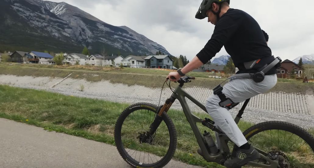 ¿El asesino de las ebikes?: Haciendo enduro MTB con el exoesqueleto Hypershell